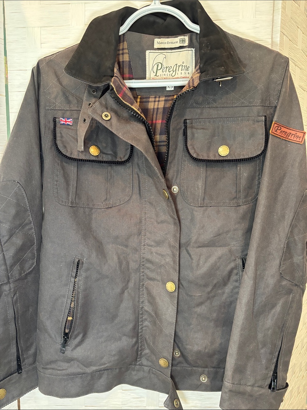 PEREGRINE Men's Waxed Cotton Jacket in Gray.